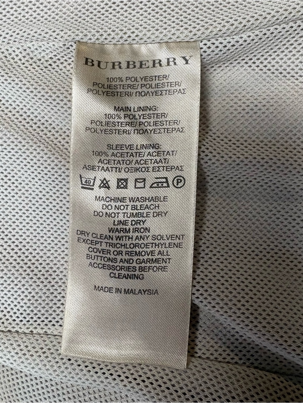 Burberry trench coat. - Picture 13 of 16